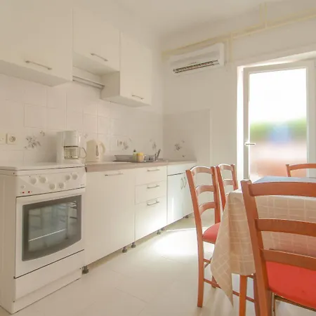 Apartman Komfortables Nur 400 Meter Zum Strand Mit Grillbereich, Terrasse, Wifi Karpinjan