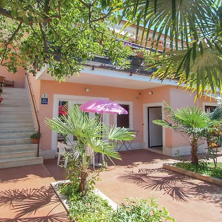 Komfortables Nur 400 Meter Zum Strand Mit Grillbereich, Terrasse, Wifi Apartman Karpinjan